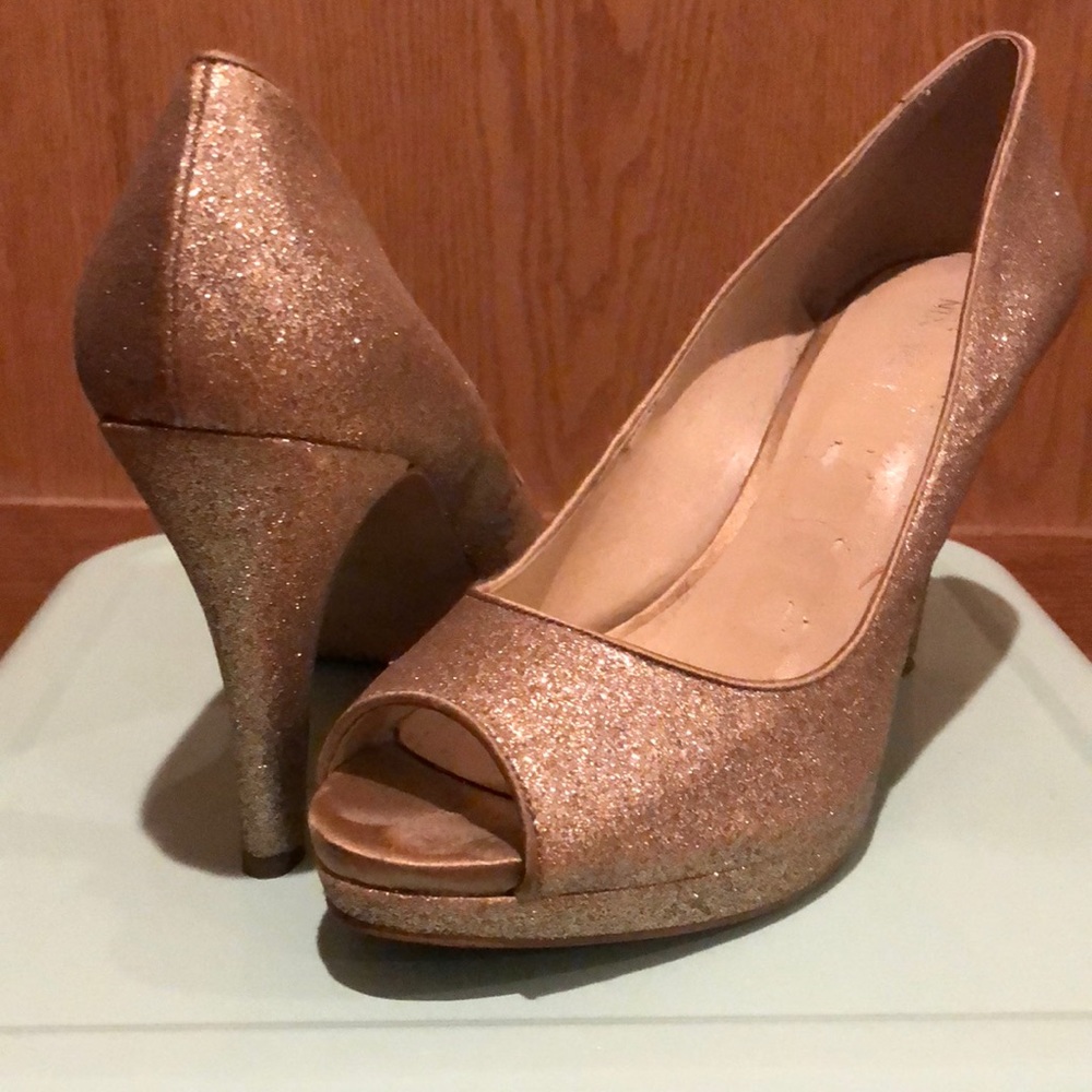 Nine West Gold glitter peep toe heels